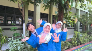 WE STAND SPANLA: Tiga Siswa SMPN 5 Balikpapan Membangun Website untuk Masalah yang Selama Ini Dianggap Biasa